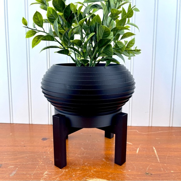 Indoor Planter Pot, The Frons Planter Pot, Drip Tray and Stand - Picture 1 of 11